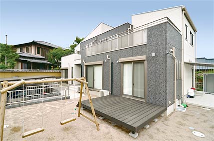 ウッドデッキと庭