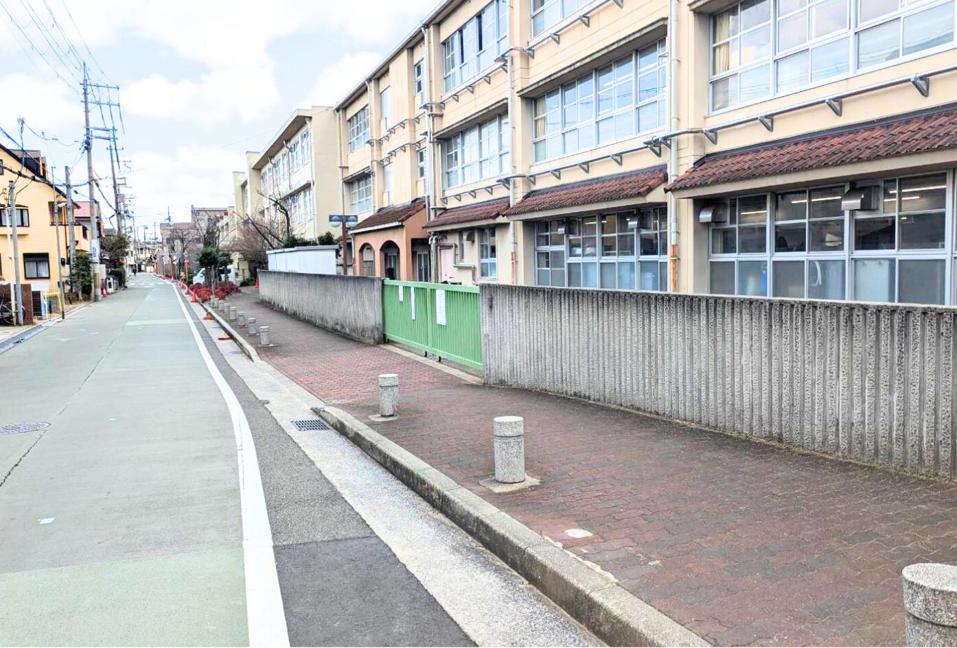 西宮市立甲東小学校 徒歩約13分(1000m)